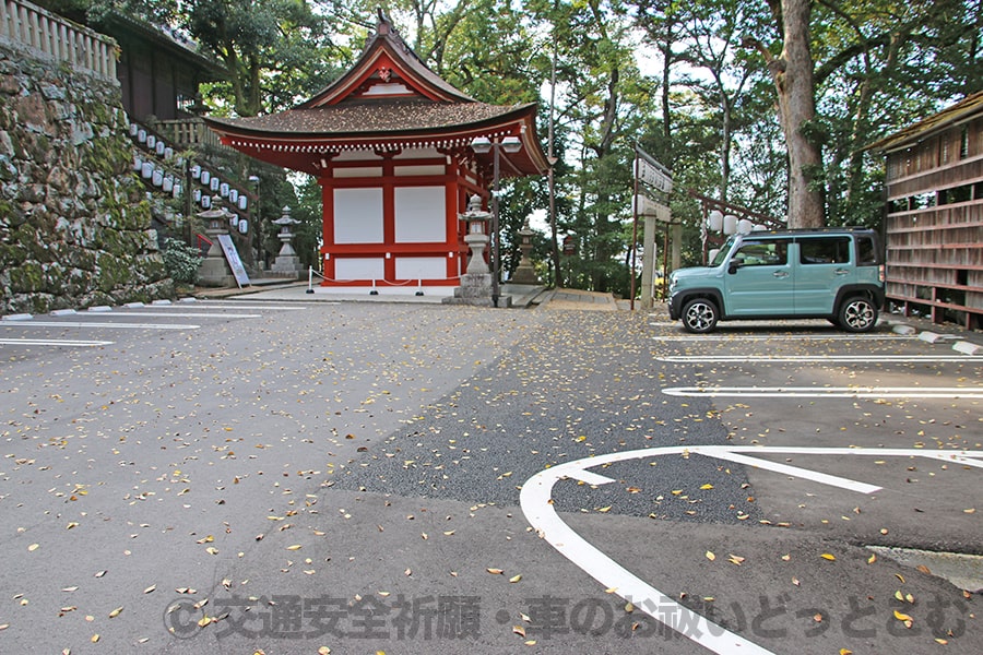 吉備津神社 スロープの先、車祓所（北随神門横）の様子