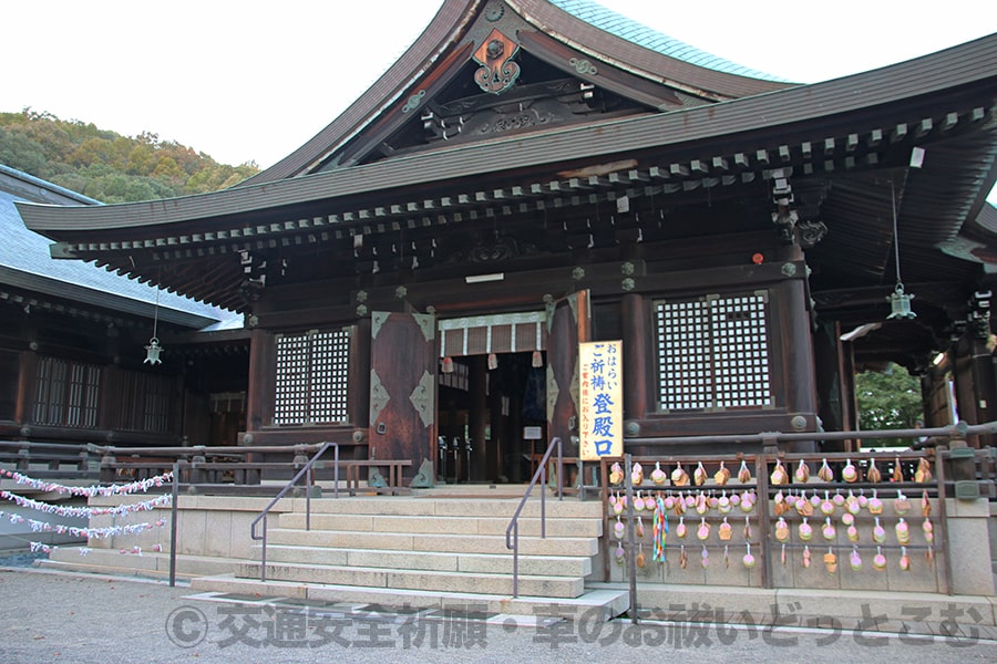 吉備津彦神社 御祈祷を行う祭文殿横の入口の様子