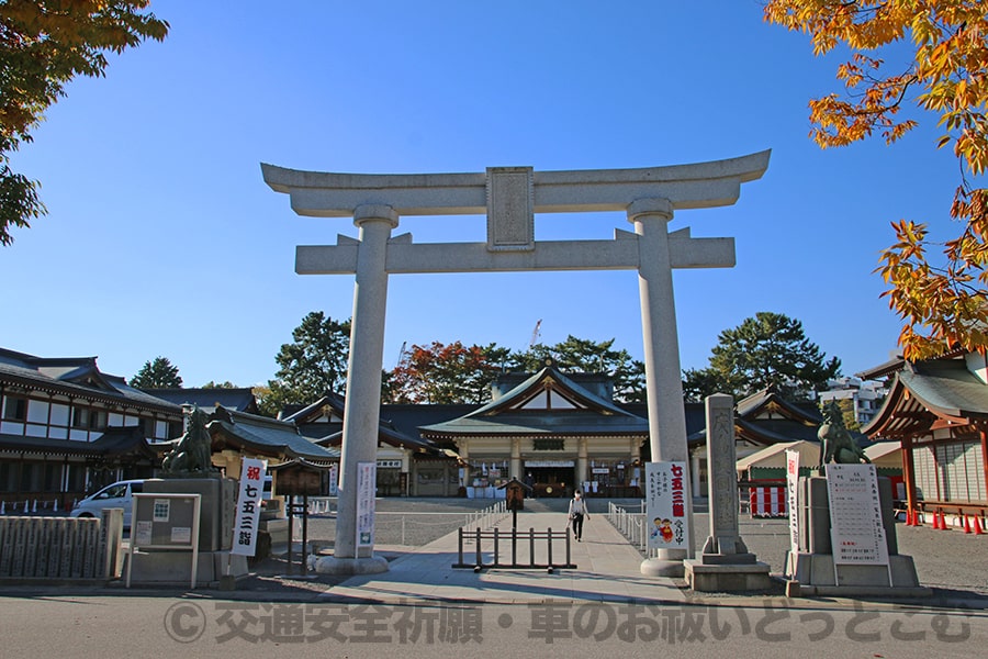 広島護國神社 境内正面左手にある車用の入口の様子