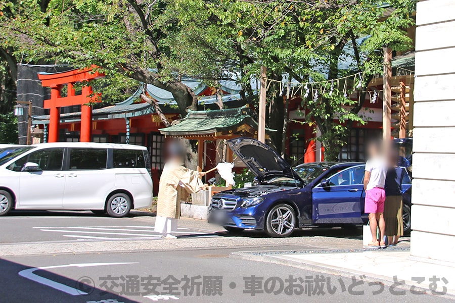 日枝神社 車祓所での実際の車のお祓いの様子