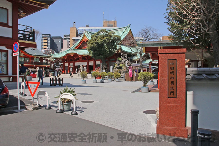 神田明神 男坂門の様子