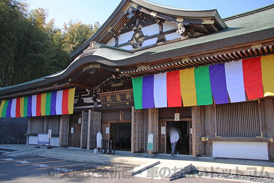 成田山新勝寺 境内の祈願受付所の様
